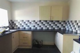 2 bedroom Property t...